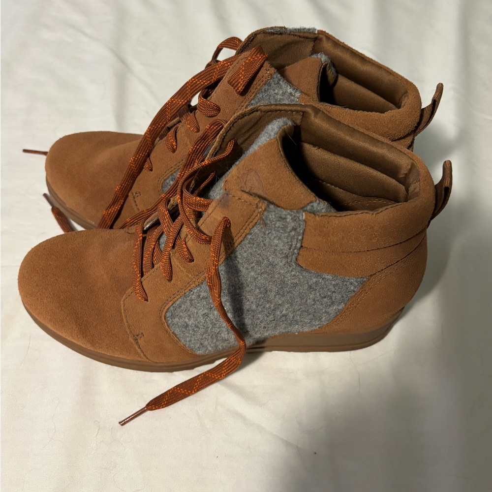 Women Sorel wedge boots